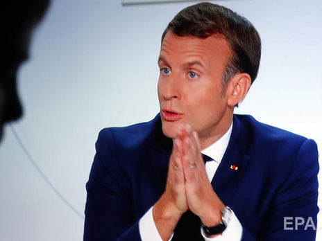 Макрон ввел комендантский час в Париже и других городах