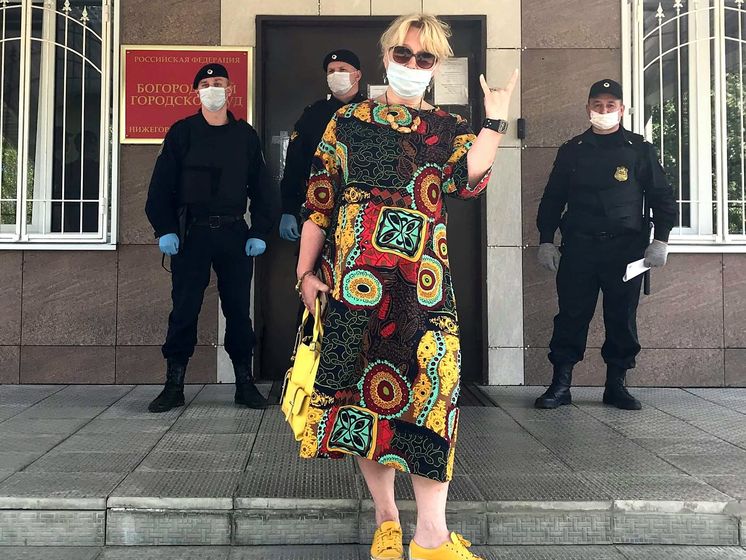 Чоловік російської журналістки Славіної, яка загинула після самопідпалу біля будівлі МВС, заявив, що продовжить її справу