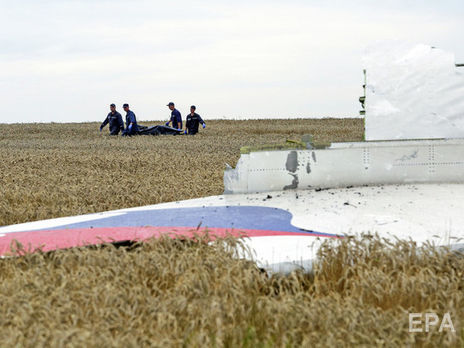 Boeing 777, летевший из Амстердама в Куала-Лумпур, потерпел крушение 17 июля 2014 года в Донецкой области