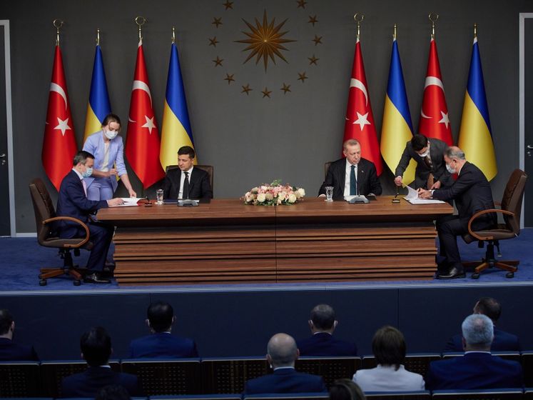 Україна і Туреччина підписали рамкову військову угоду і низку інших двосторонніх документів