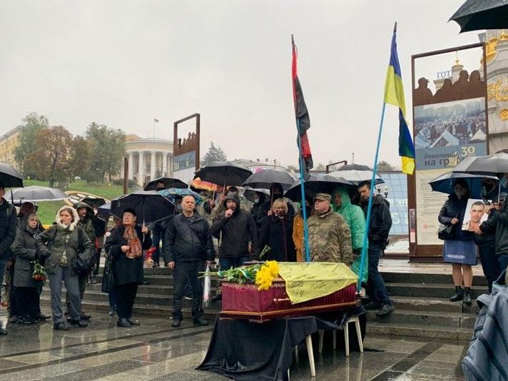 У Києві попрощалися з ветераном АТО, який підпалив себе на Майдані