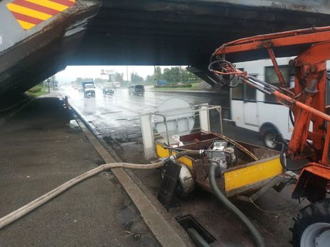 У Києві ліквідовано підтоплення у восьми районах, міська влада повідомила, що гідрослужби продовжують посилену роботу