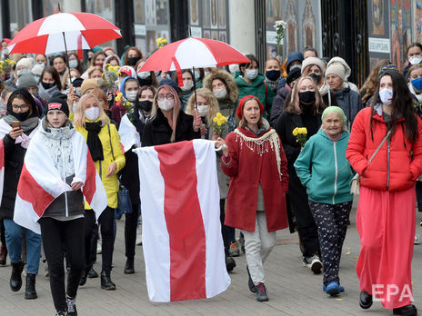 150 женщин вышли на женский марш в Минске 17 октября