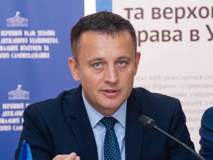 Кандидат на посаду вінницького міського голови Кудлаєнко повідомив, що кілька його агітаційних конструкцій знищили
