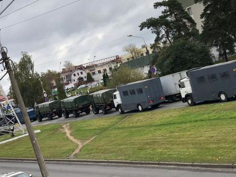 Очевидцы прислали фото армейских грузовиков, в которых перевозят неизвестных в балаклавах