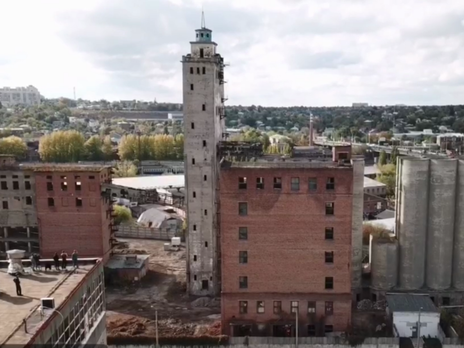 В Харькове взорвали старинный элеватор. Видео