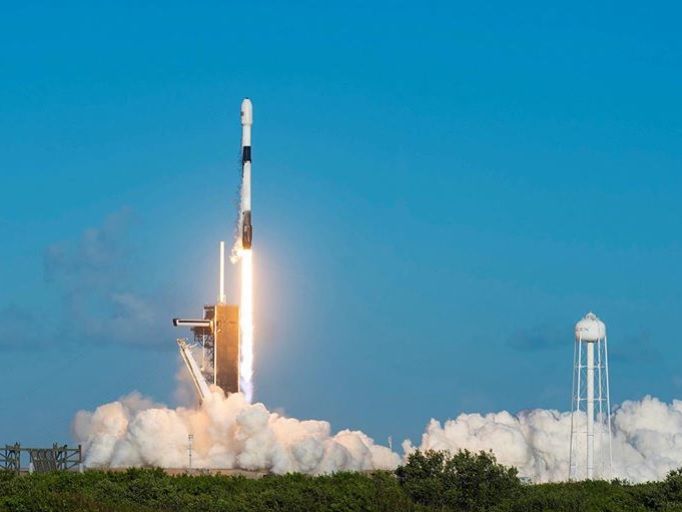 SpaceX запустила на орбиту Земли еще 60 спутников Starlink