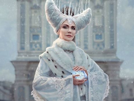 Сумская перевоплотилась в Снежную Королеву