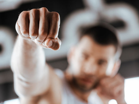 В столичной больнице мужчина избил врача, ему грозит до трех лет тюрьмы