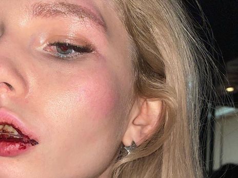 В России блогер избил девушку во время прямой трансляции