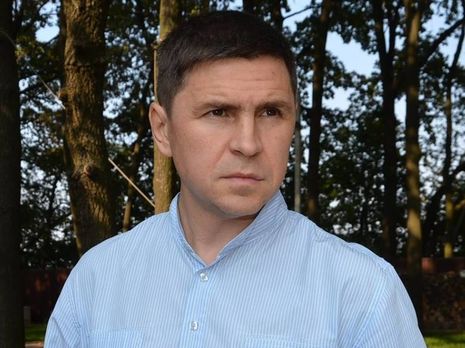 Подоляк: У Зеленського немає бажання сховатися від проблем або вдавати, що все скрізь ідеально. Дивіться ввечері його інтерв'ю чотирьом телеканалам