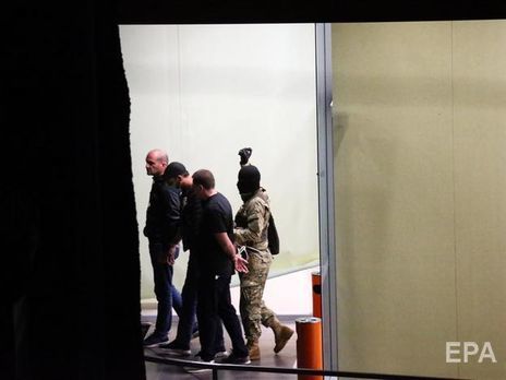 Чоловік, який захопив заручників у банку в Зугдіді, отримав гроші і покинув будівлю із трьома заручниками