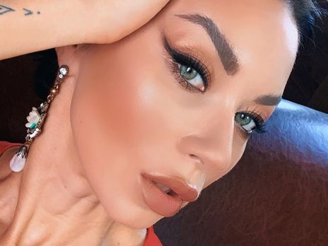 Эротический выпуск. Жена Ступки показала грудь в прозрачном белье