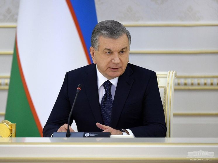 Президент Узбекистана поручил разработать дорожную карту для полного перехода на латиницу