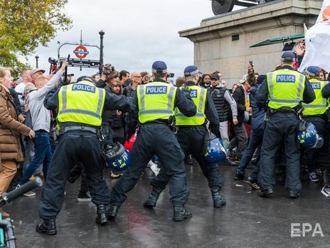 У Лондоні тисячі людей протестували проти карантинних обмежень. Фоторепортаж