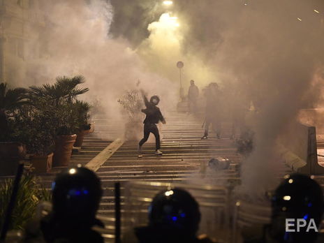 Акция протеста против карантина в Неаполе завершилась беспорядками. Фоторепортаж