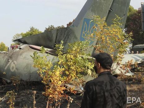 Учебный самолет Ан-26 разбился в двух километрах от военного аэродрома Чугуева