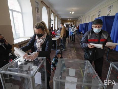 В Киеве ни на одном избирательном участке нет информации о кандидатах в мэры столицы – 