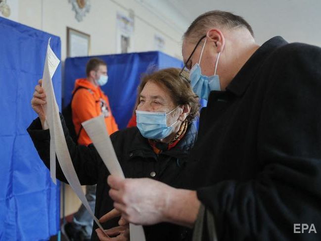 В полицию поступило более 3 тыс. сообщений о нарушениях на местных выборах в Украине