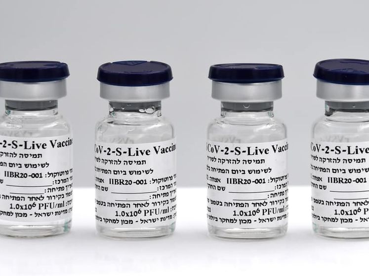 Израиль начнет с 1 ноября испытывать вакцину от коронавируса на людях