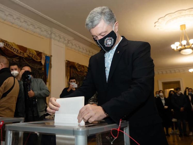 Порошенко заявил, что "Европейская солидарность" прошла во все областные советы Украины