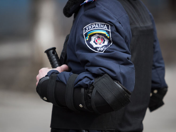 В Тернопольской области сын пьяного избирателя избил полицейского. Его задерживал спецназ