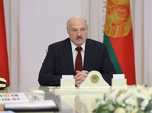 "Ми їх заженемо під плінтус". Лукашенко запропонував відправити в армію студентів-протестувальників