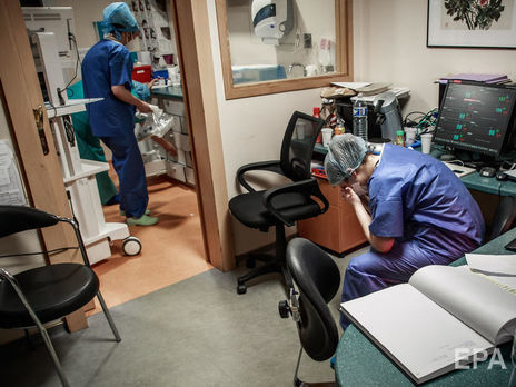 Коронавирус во Франции. Половину мест в реанимациях заняли тяжелобольные