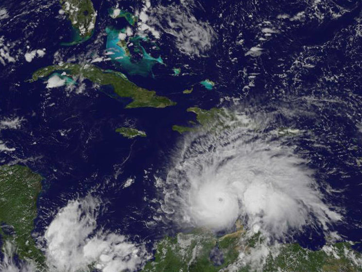 В Карибском море ураган "Мэтью" достиг наивысшей категории опасности
