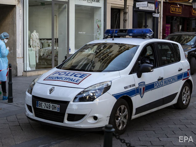 Ще в одному французькому місті озброєний чоловік намагався напасти на перехожих і його вбили – ЗМІ