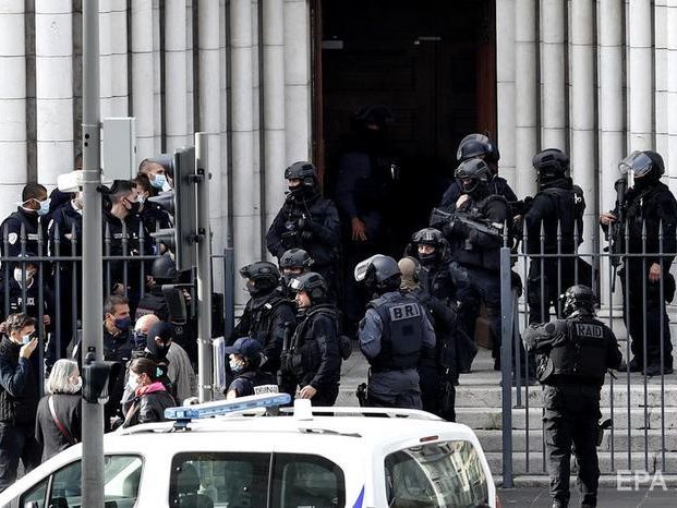 Во Франции объявили самую высокую степень террористической угрозы
