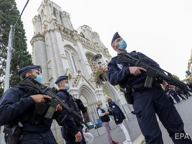 "Жодна причина не може виправдати вбивство людини або насильство". Туреччина засудила збройний напад у церкві в Ніцці