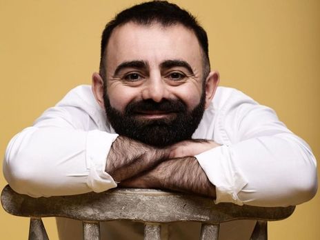 Арзуманян показал фигуру в борцовском трико