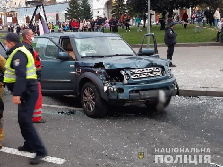 Чоловіка, який за кермом Land Rover збив на смерть двох пішоходів у Києві, затримали