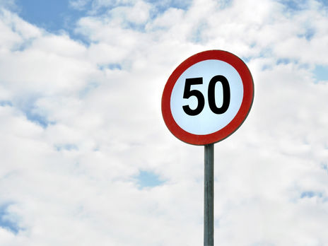 У Києві майже на пів року обмежать швидкість до 50 км/год на семи ділянках. Список