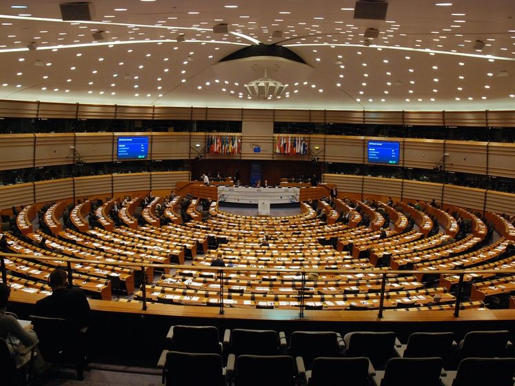 Депутаты Европарламента поддержали предложение Зеленского о роспуске Конституционного Суда 