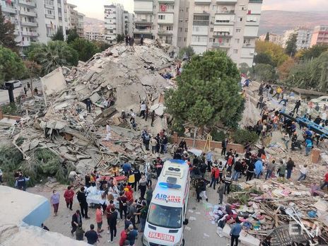 Вследствие землетрясения в Турции погибли не менее 39 человек. Фоторепортаж