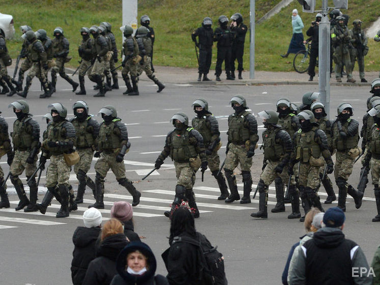 Кількість затриманих на недільних акціях протесту в Білорусі перевищила 300. Серед них кілька журналістів