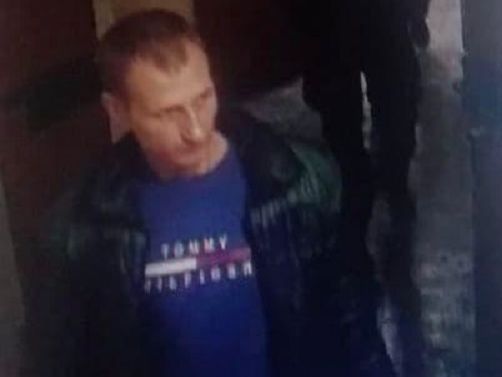 В Одессе из машины правоохранителей сбежал осужденный – полиция