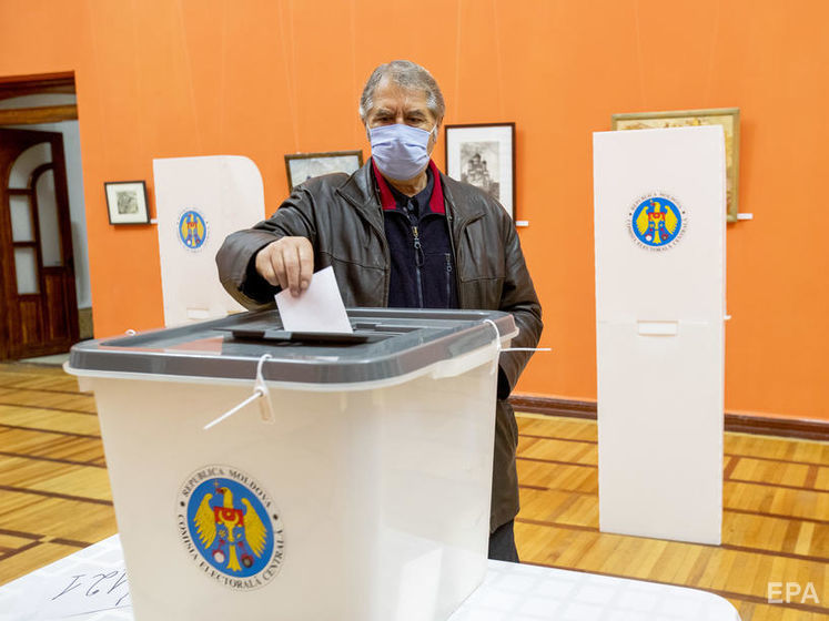 ЦИК Молдовы посчитал 100% бюллетеней на выборах президента, во второй тур вышли Санду и Додон