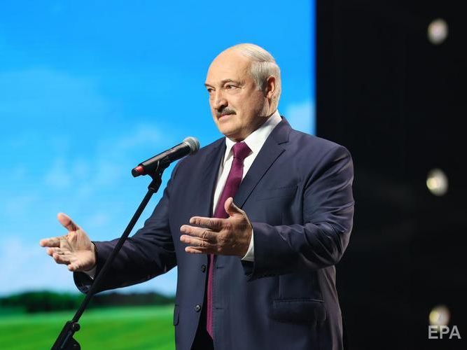 Лукашенко обвинил главу католиков Беларуси в "получении консультаций из Польши, как разрушать страну"