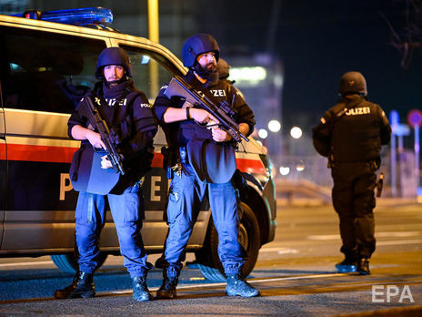 СМИ сообщили, что в результате стрельбы в Вене погибло семь человек. В МВД Австрии назвали произошедшее терактом
