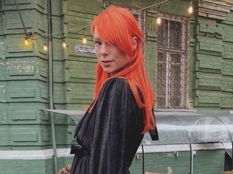 Вся в черном. Tarabarova устроила фотосессию под дождем