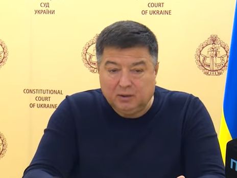 Глава КСУ считает, что ему могут подбросить российский паспорт