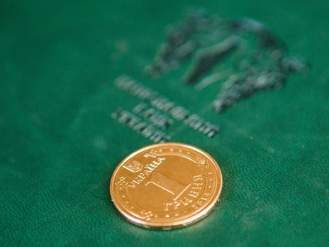 Нацбанк снизил курс гривны по отношению к основным иностранным валютам