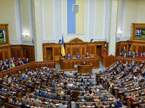 Четыре политсилы в Раде выступили против законопроекта Зеленского о роспуске КСУ