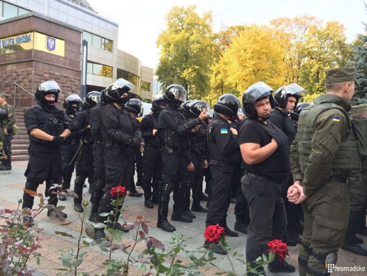 В Киеве произошли столкновения под судом, рассматривающим дело об убийстве беркутовцев