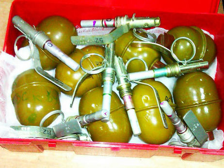 В Харькове неизвестные бросили в аптеку гранату