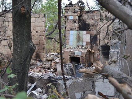 Украинские военные показали последствия обстрелов боевиками Авдеевки. Фоторепортаж