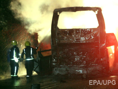 В Мексике автобус врезался в грузовик и загорелся, 14 человек погибли